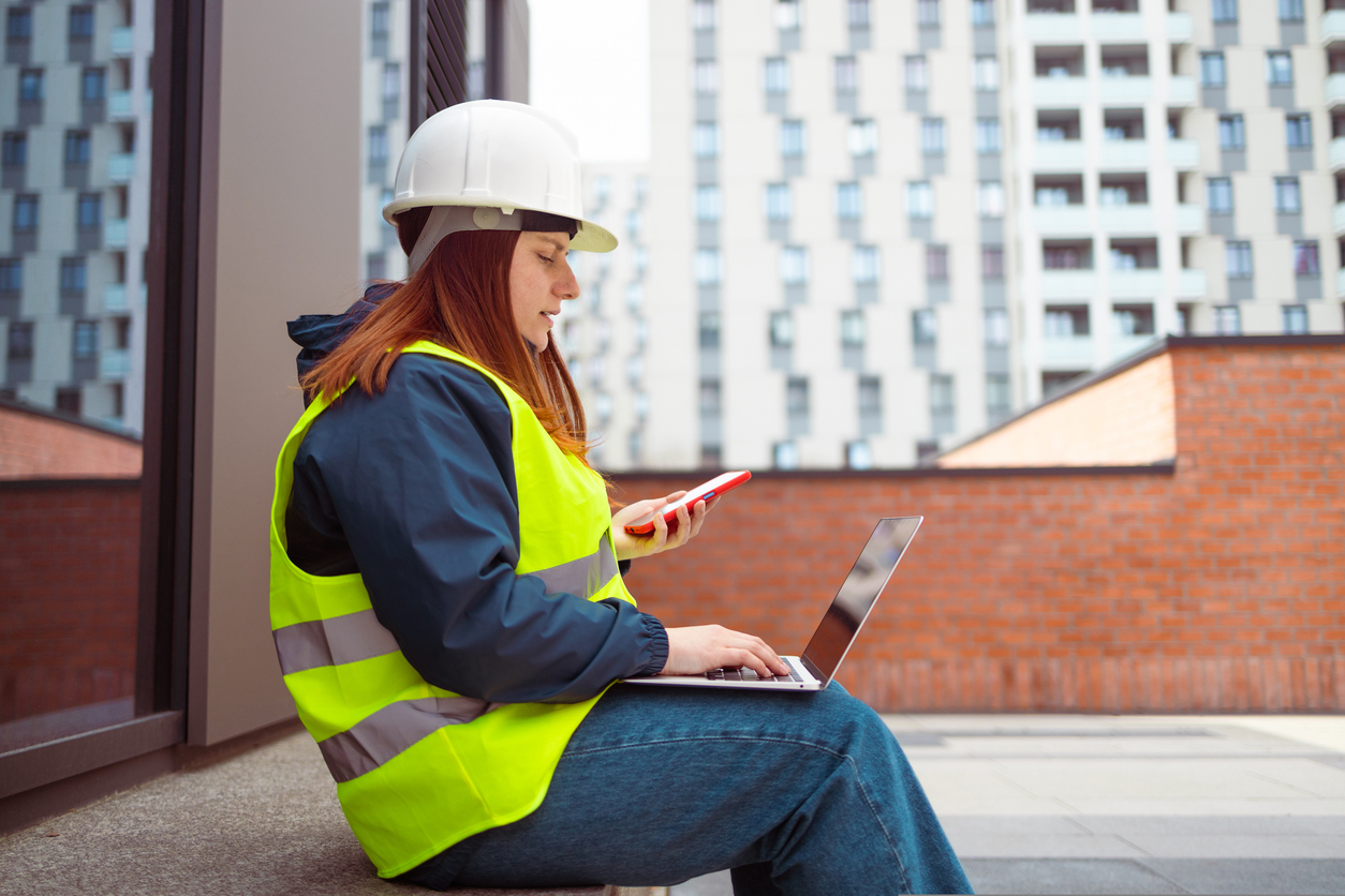 Trades woman using VETASSESS website on laptop